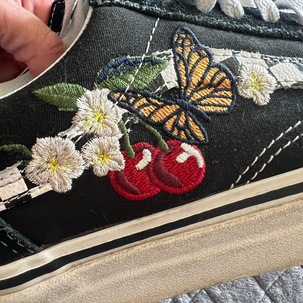 Vans Old Skool Floral Embroidery Skate Shoes, size 8.5 (women) / 7 (men) - Picture 7 of 11